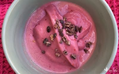 Helado de plátano, frambuesas y nibs de cacao ¡¡Muy sencillo!!